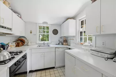 30 Edgemere Drive, Southampton, NY 11968 - Photo 7