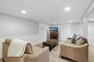 852 Jackson Ave, Franklin Square, NY 11010 - Photo 25