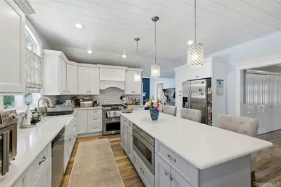 852 Jackson Avenue, Franklin Square, NY 11010 - Photo 9