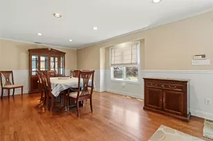 852 Jackson Ave, Franklin Square, NY 11010 - Photo 5