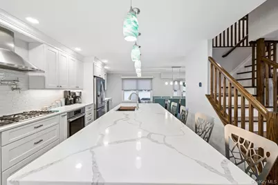 21 Fairoaks Lane, Smithtown, NY 11787 - Photo 11