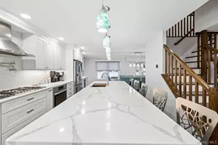 21 Fairoaks Ln, Smithtown, NY 11787 - Photo 11