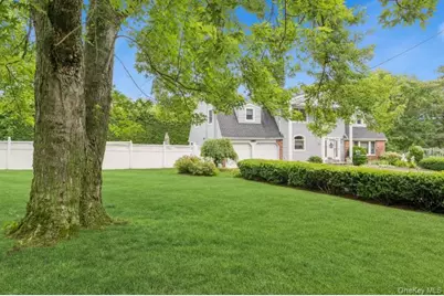 21 Fairoaks Lane, Smithtown, NY 11787 - Photo 3