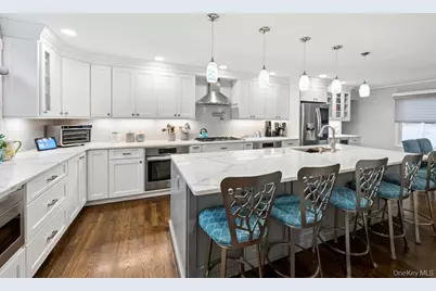 21 Fairoaks Lane, Smithtown, NY 11787 - Photo 9