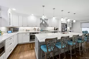 21 Fairoaks Ln, Smithtown, NY 11787 - Photo 9