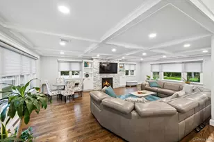 21 Fairoaks Ln, Smithtown, NY 11787 - Photo 7