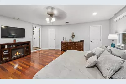 21 Fairoaks Lane, Smithtown, NY 11787 - Photo 17