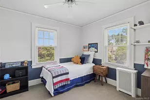 1472 Middle Neck Rd, Port Washington, NY 11050 - Photo 13