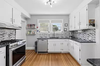 1472 Middle Neck Road, Port Washington, NY 11050 - Photo 7