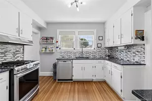 1472 Middle Neck Rd, Port Washington, NY 11050 - Photo 7