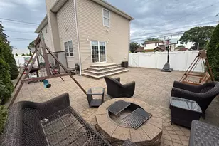 264 Doherty Ave, Elmont, NY 11003 - Photo 5