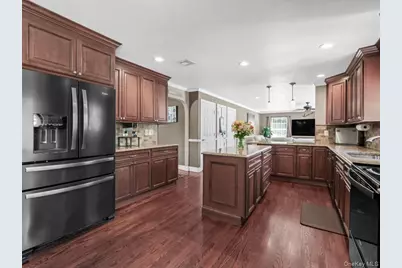 14 Tulip Avenue, Farmingville, NY 11738 - Photo 7