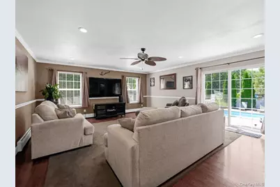 14 Tulip Avenue, Farmingville, NY 11738 - Photo 11
