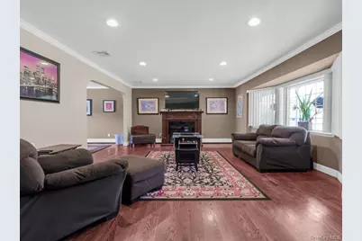 14 Tulip Avenue, Farmingville, NY 11738 - Photo 3