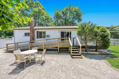 9 Daniel Court, Ronkonkoma, NY 11779 - Photo 7
