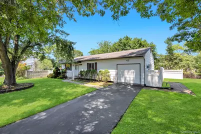 9 Daniel Court, Ronkonkoma, NY 11779 - Photo 3