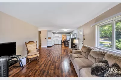 9 Daniel Court, Ronkonkoma, NY 11779 - Photo 17