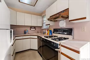1680 Pine Acres Blvd, Bay Shore, NY 11706 - Photo 11