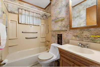 1680 Pine Acres Boulevard, Bay Shore, NY 11706 - Photo 19