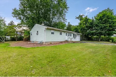 1680 Pine Acres Boulevard, Bay Shore, NY 11706 - Photo 35