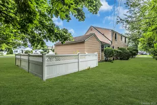2 Cliff Rd, Merrick, NY 11566 - Photo 15