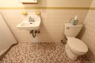 70-32 65th St, Glendale, NY 11385 - Photo 23
