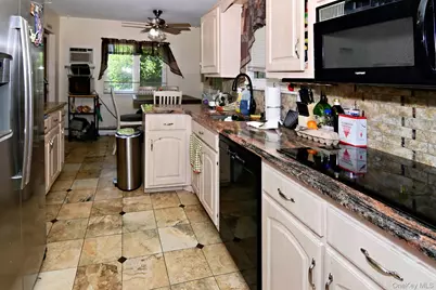 36 Willow Street, Selden, NY 11784 - Photo 15