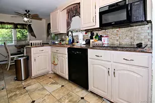 36 Willow St, Selden, NY 11784 - Photo 19