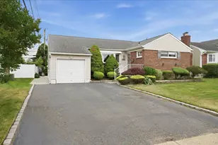 45 Margaret Rd, Massapequa, NY 11758 - Photo 3