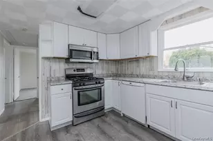 141 Wendy Dr, Holtsville, NY 11742 - Photo 5