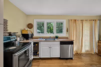 125 Keller Drive, Mastic, NY 11950 - Photo 11