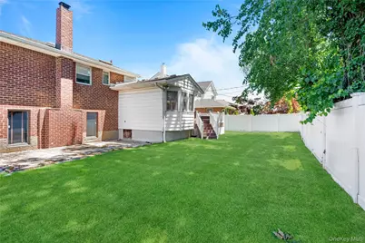 33 Birchwood Park Drive, Syosset, NY 11791 - Photo 33