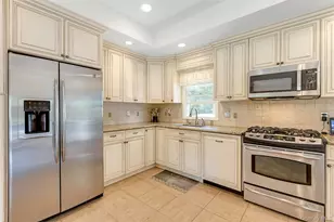 61 Yale Ave, Oakdale, NY 11769 - Photo 5