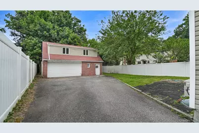 185 E 17th Street, Huntington Station, NY 11746 - Photo 17