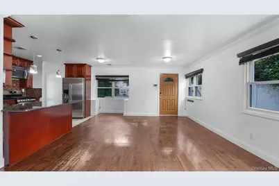 185 E 17th Street, Huntington Station, NY 11746 - Photo 5