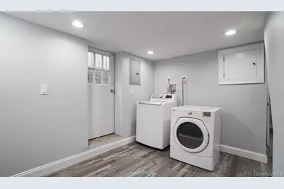 185 E 17th Street, Huntington Station, NY 11746 - Photo 15