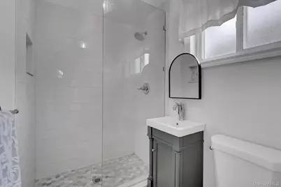 31 Leeds Lane, North Babylon, NY 11703 - Photo 23