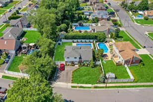 31 Leeds Ln, North Babylon, NY 11703 - Photo 33