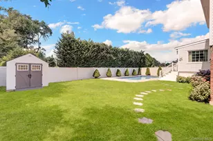 31 Leeds Ln, North Babylon, NY 11703 - Photo 29