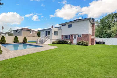 31 Leeds Lane, North Babylon, NY 11703 - Photo 27
