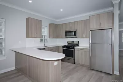500 Sutton Court #178, Deer Park, NY 11729 - Photo 3