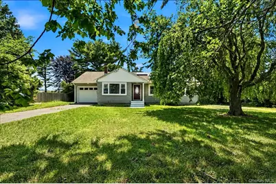 725 Peconic Lane, Peconic, NY 11958 - Photo 1