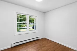 725 Peconic Ln, Peconic, NY 11958 - Photo 9