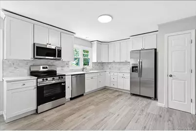 725 Peconic Lane, Peconic, NY 11958 - Photo 7