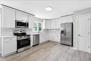 725 Peconic Ln, Peconic, NY 11958 - Photo 7