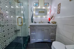 18-55 21st Dr, Astoria, NY 11105 - Photo 23