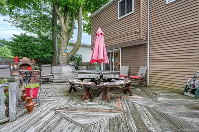 90 Rhode Island Avenue, Bay Shore, NY 11706 - Photo 27