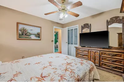 90 Rhode Island Avenue, Bay Shore, NY 11706 - Photo 13