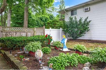 90 Rhode Island Avenue, Bay Shore, NY 11706 - Photo 33