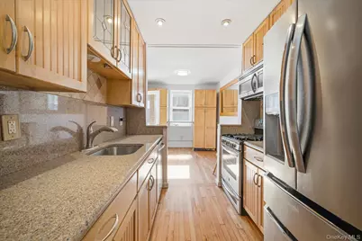 370 W Broadway #5W, Long Beach, NY 11561 - Photo 5